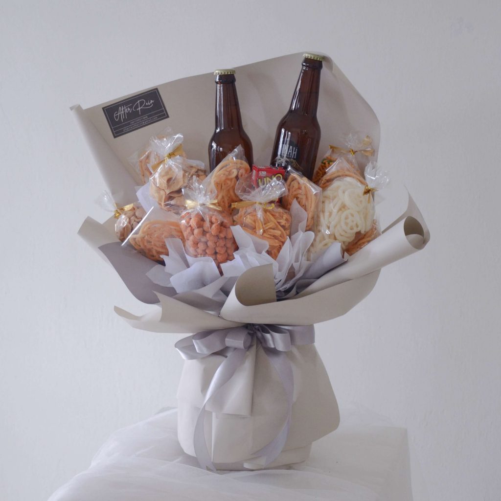 Ginger Beer, mini UNO Card with Local Snacks in Bouquet Style by AfterRainFlorist, PJ Florist