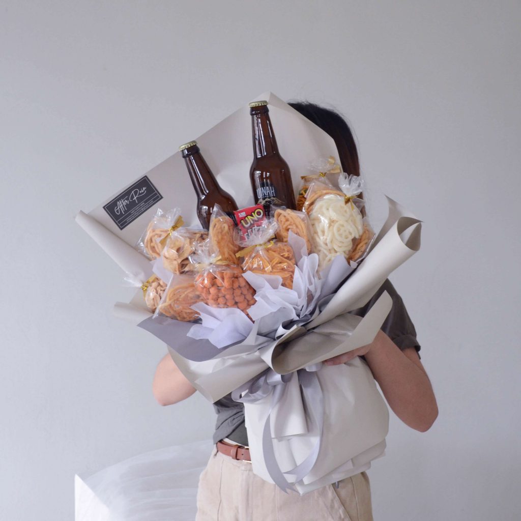 Ginger Beer, mini UNO Card with Local Snacks in Bouquet Style by AfterRainFlorist, PJ Florist