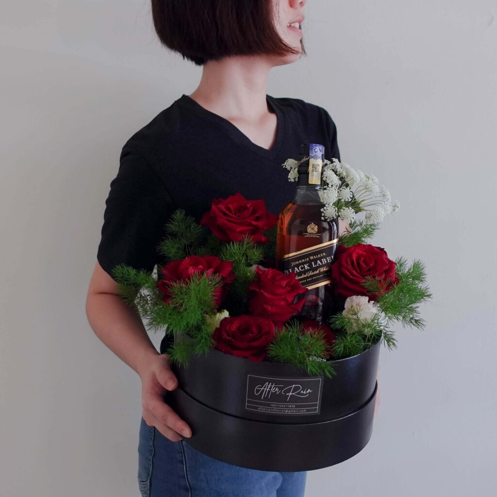 AfterRainFlorist PJ KL Selangor Florist Flower Delivery Service Red Rose Party Gift Customization Johnnie Walker Whiskey Flower Gift Box