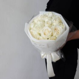 AfterRainFlorist_Pure_Minimalist_white_rose_Fresh_Flower_Wrapping_Hand_boquuet_PJ_Florist_KL_Klang_Valley_Flower_Gift_Delivery_Services3